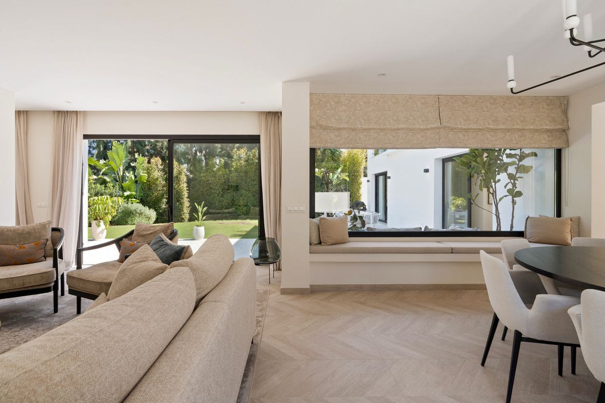 Se vende Villa - Chalet de 4 dormitorios en Costa Del Sol, Málaga, España