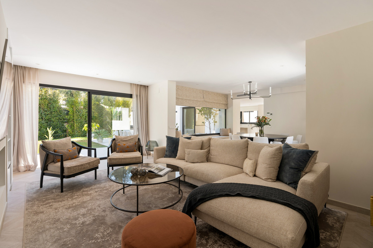 Se vende Villa - Chalet de 4 dormitorios en Costa Del Sol, Málaga, España