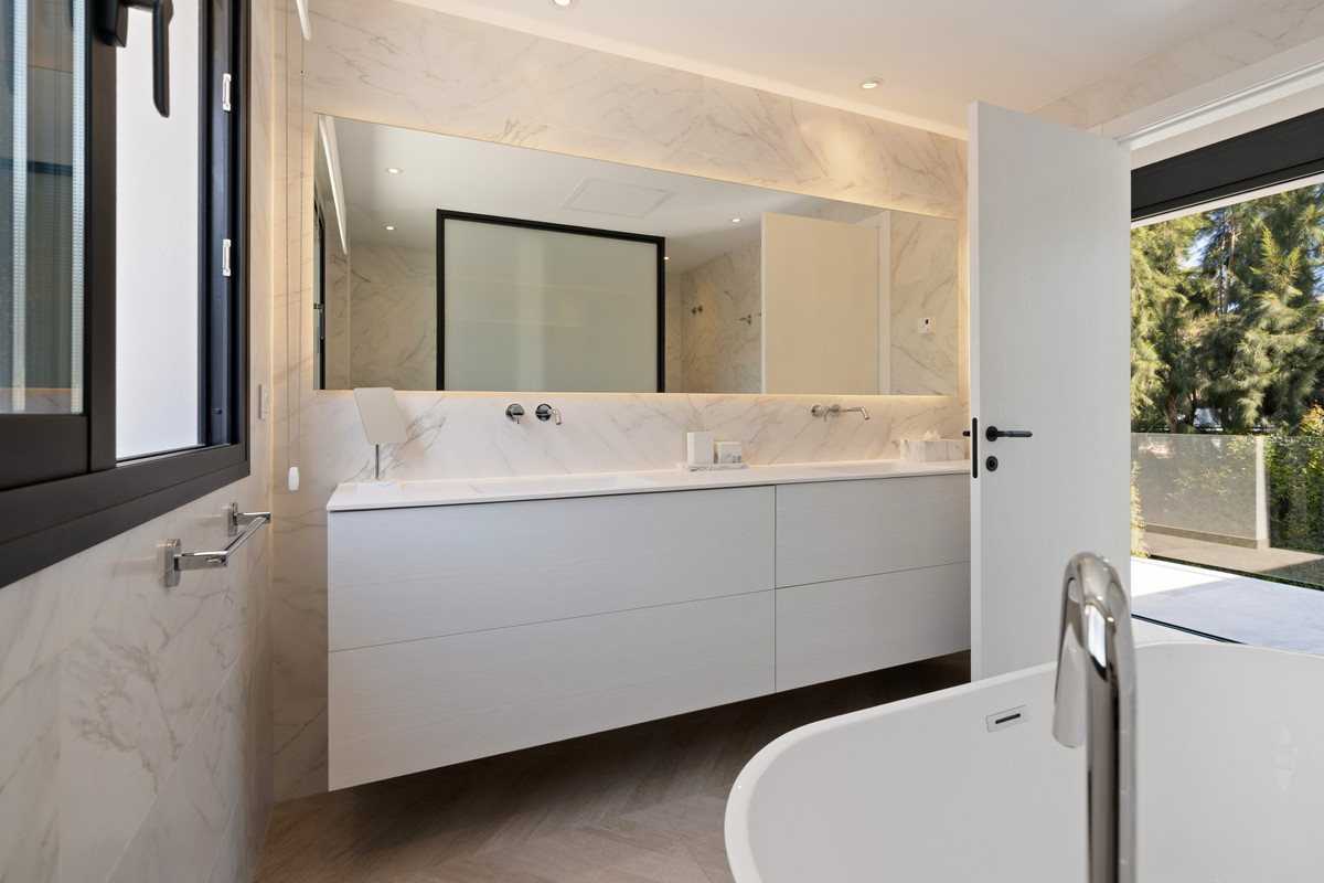 Se vende Villa - Chalet de 4 dormitorios en Costa Del Sol, Málaga, España