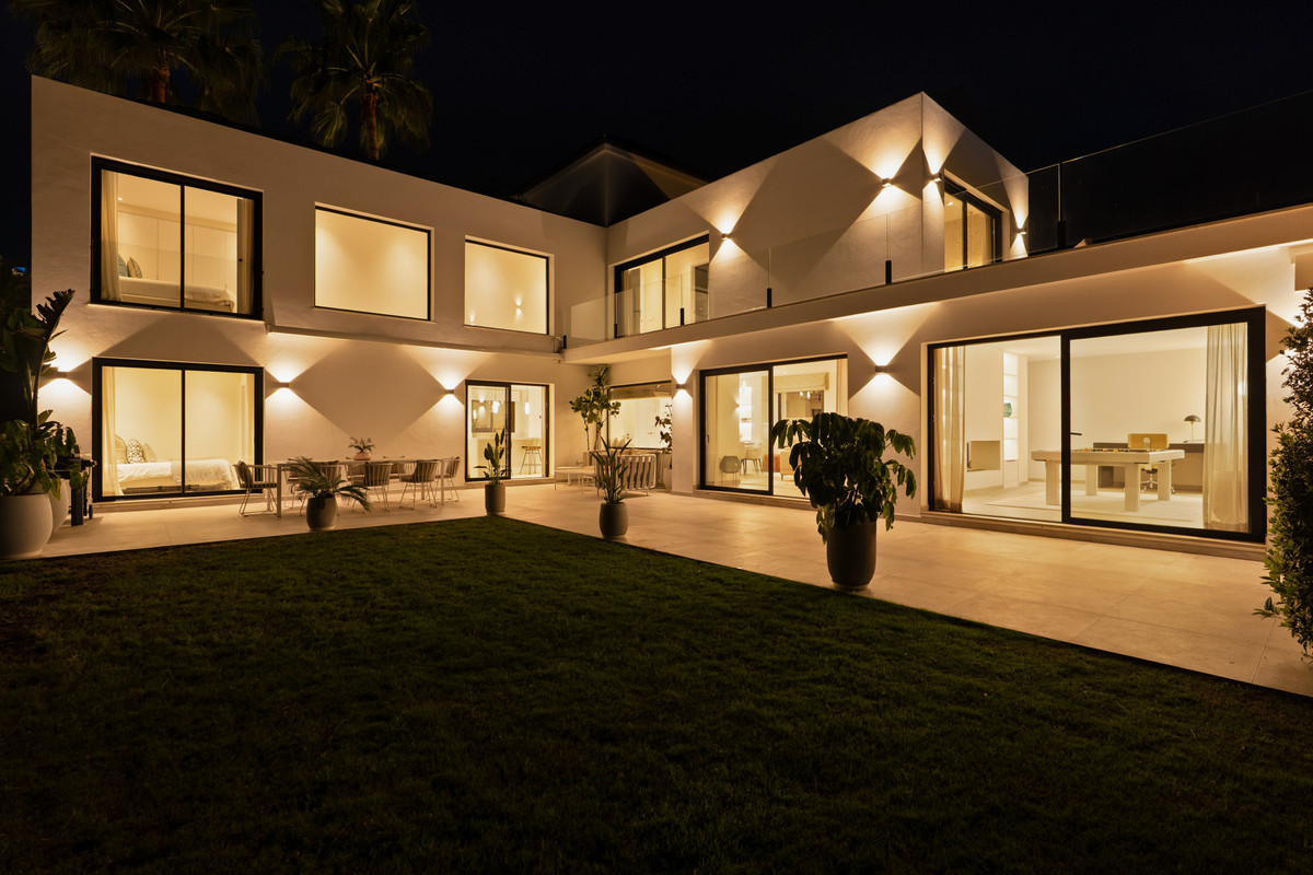 Se vende Villa - Chalet de 4 dormitorios en Costa Del Sol, Málaga, España