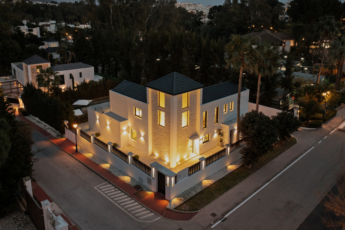 Se vende Villa - Chalet de 4 dormitorios en Costa Del Sol, Málaga, España