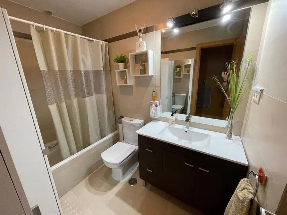 Se vende Apartamento en Planta Última de 3 dormitorios en Costa Del Sol, Málaga, España