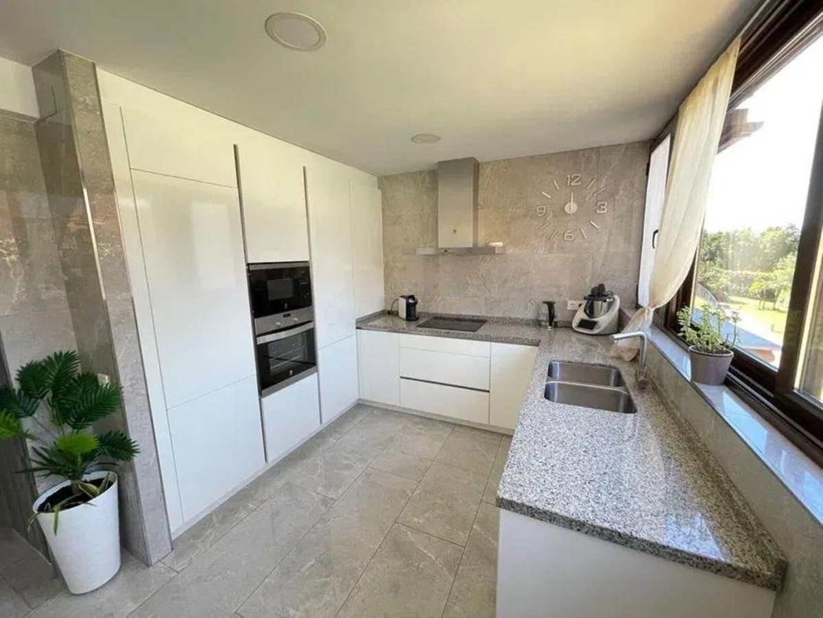 Se vende Apartamento en Planta Última de 3 dormitorios en Costa Del Sol, Málaga, España