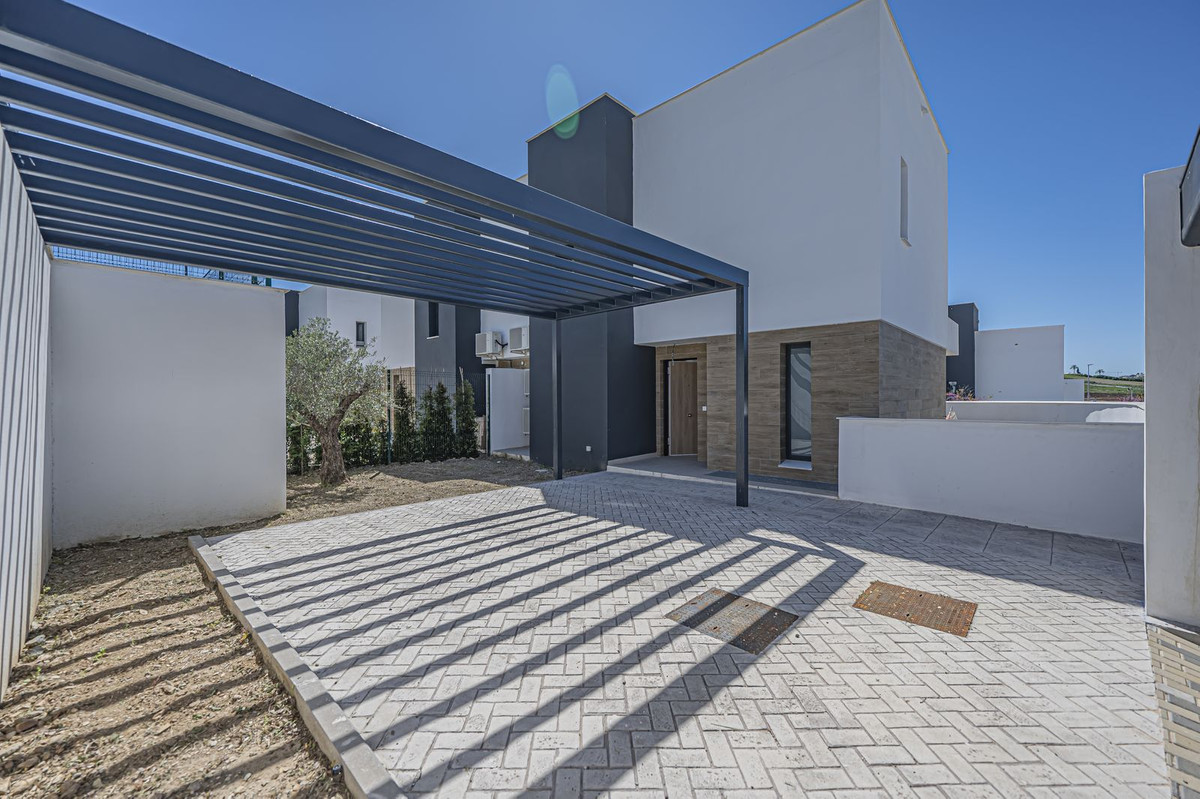 4 Bed Townhouse for sale in Atalaya Costa Del Sol, Málaga, Spain