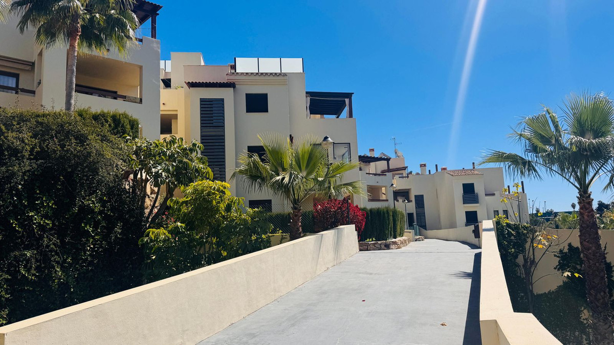 2 Bed Apartment for sale in Selwo Costa Del Sol, Málaga, Spain