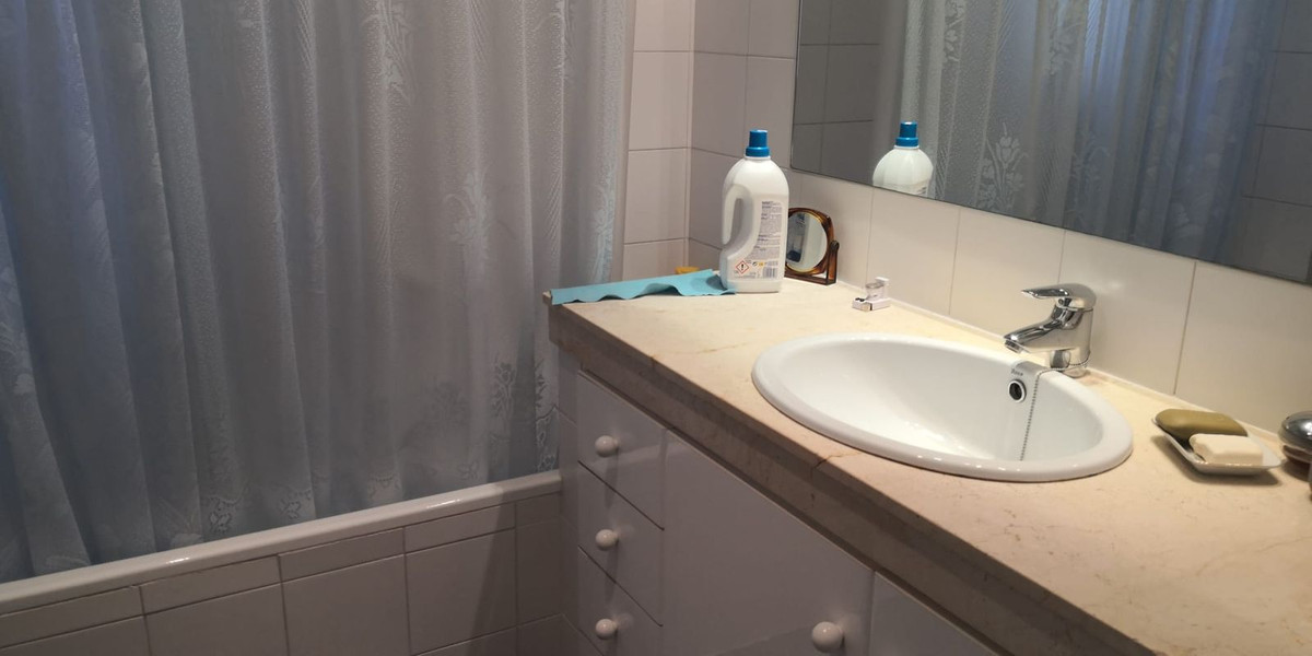 Se vende Apartamento Planta Media de 2 dormitorios en Costa Del Sol, Málaga, España