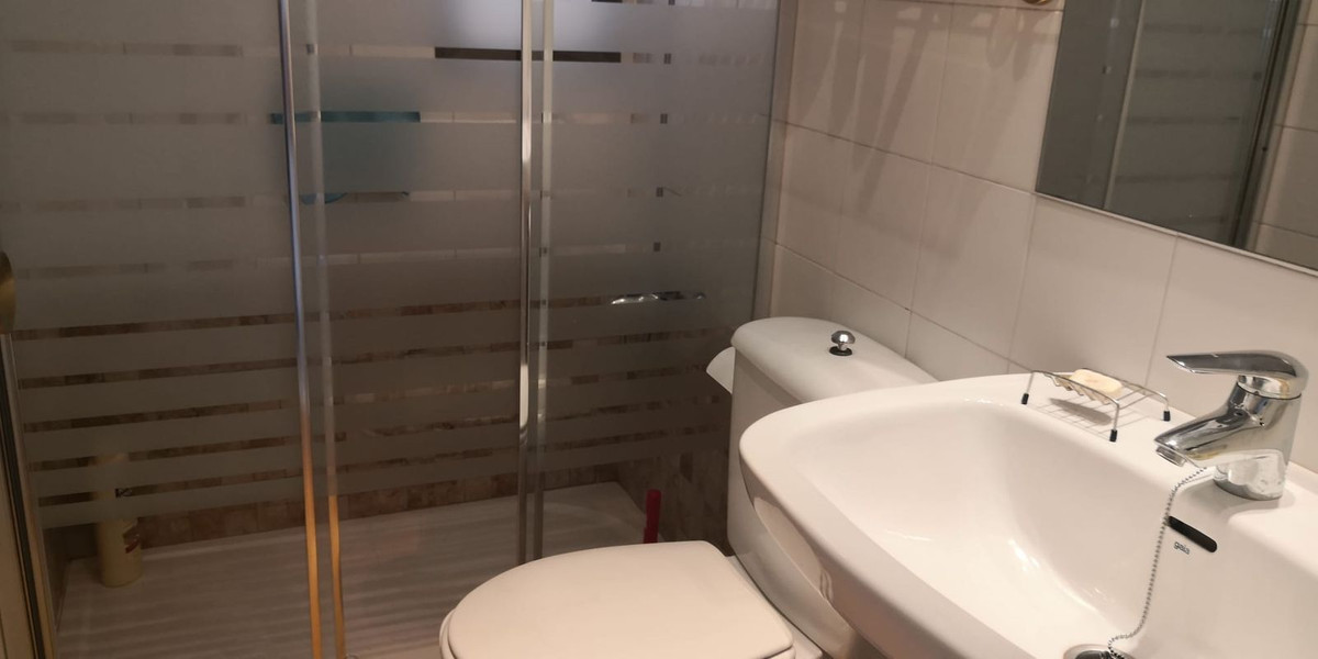 Se vende Apartamento Planta Media de 2 dormitorios en Costa Del Sol, Málaga, España