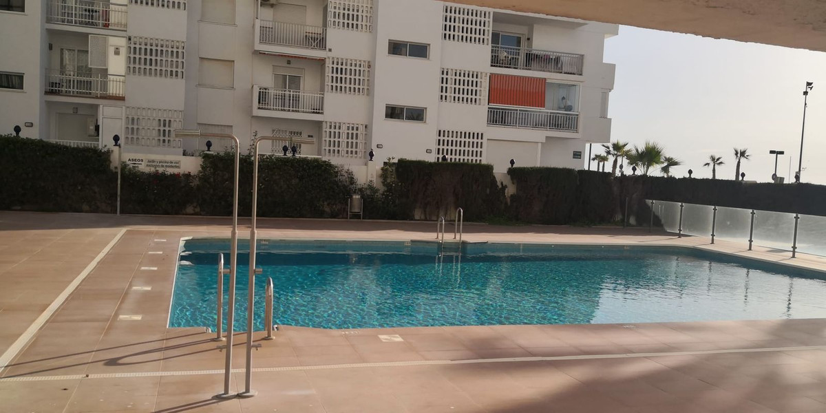 Se vende Apartamento Planta Media de 2 dormitorios en Costa Del Sol, Málaga, España