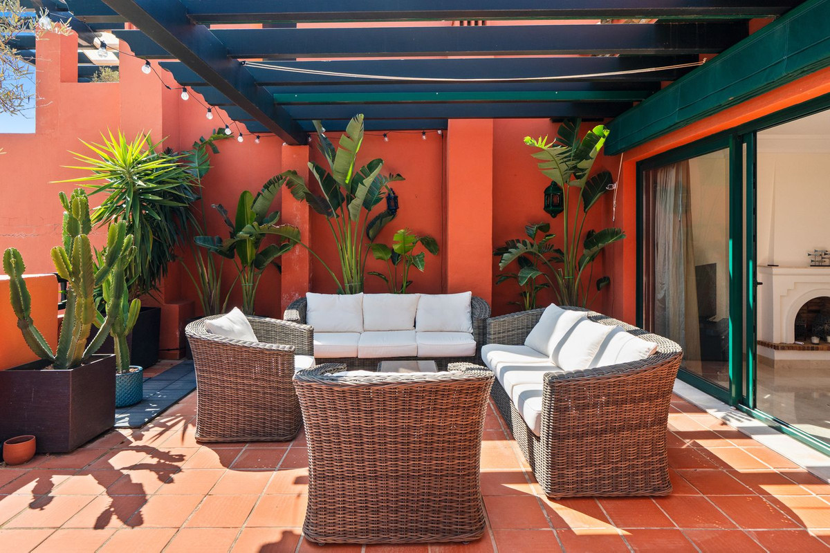 3 Bed Apartment for sale in Calahonda Costa Del Sol, Málaga, Spain