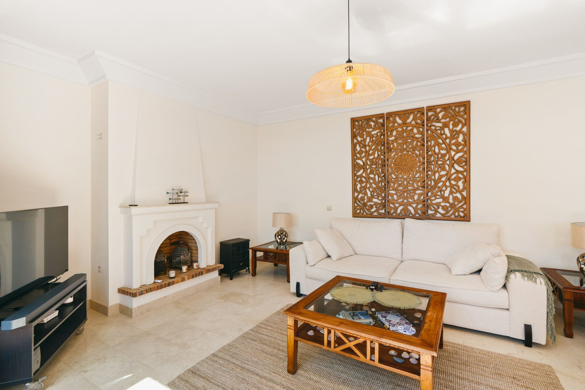 3 Bed Apartment for sale in Calahonda Costa Del Sol, Málaga, Spain