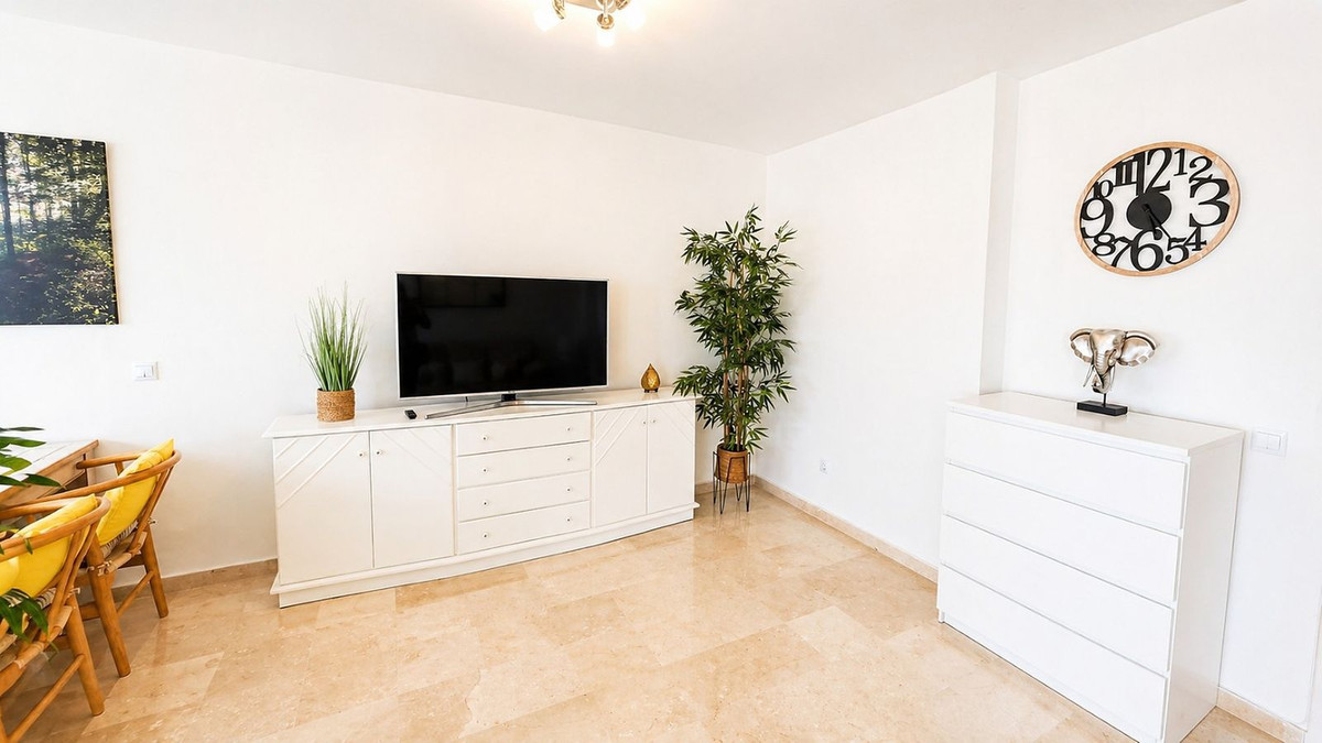 2 Bed Apartment for sale in Atalaya Costa Del Sol, Málaga, Spain
