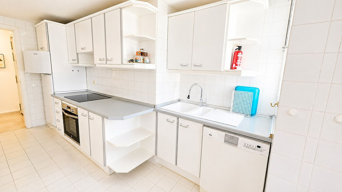 2 Bed Apartment for sale in Atalaya Costa Del Sol, Málaga, Spain