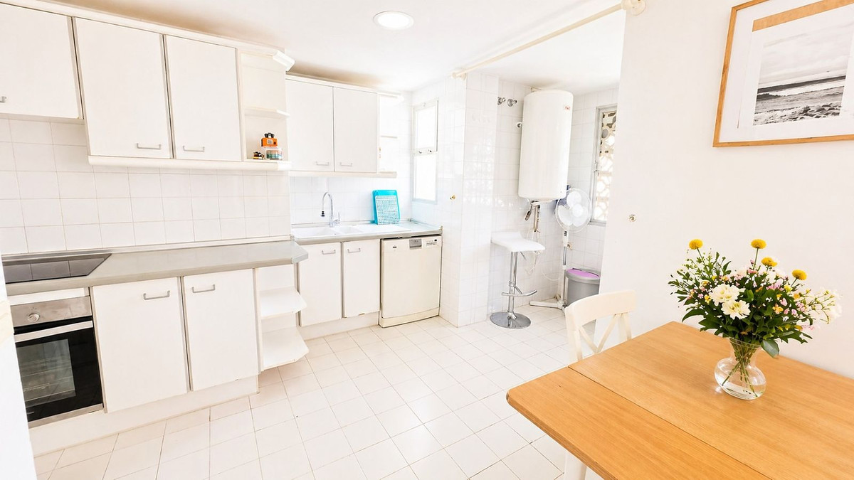 2 Bed Apartment for sale in Atalaya Costa Del Sol, Málaga, Spain