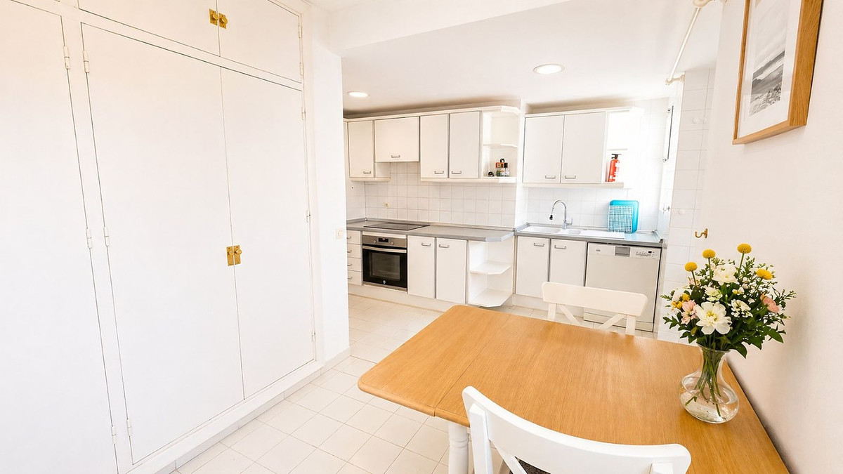2 Bed Apartment for sale in Atalaya Costa Del Sol, Málaga, Spain