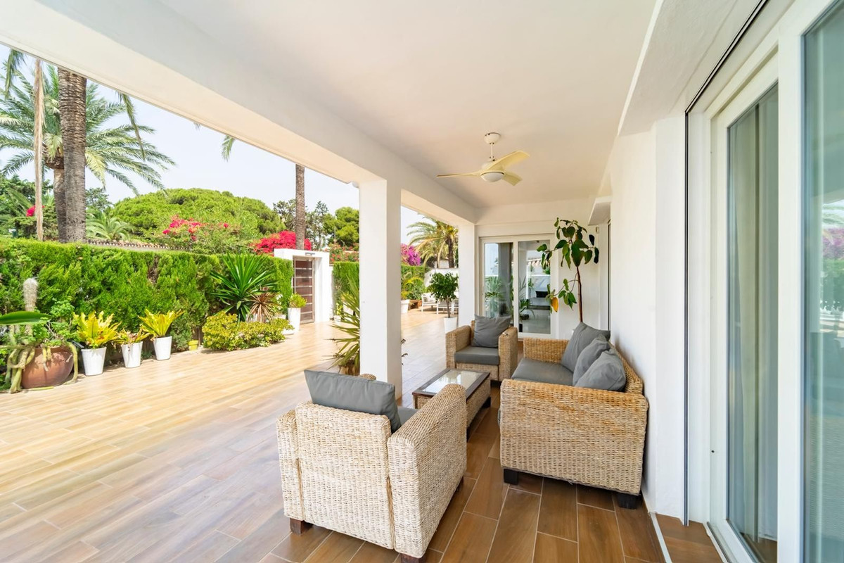 Se vende Villa - Chalet de 4 dormitorios en Costa Del Sol, Málaga, España