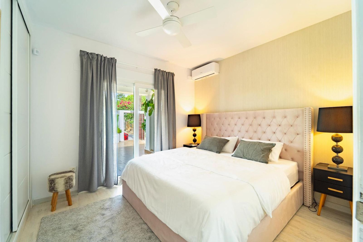 Se vende Villa - Chalet de 4 dormitorios en Costa Del Sol, Málaga, España