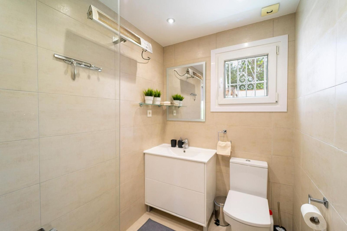Se vende Villa - Chalet de 4 dormitorios en Costa Del Sol, Málaga, España