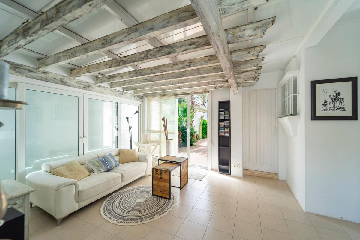 Se vende Villa - Chalet de 4 dormitorios en Costa Del Sol, Málaga, España