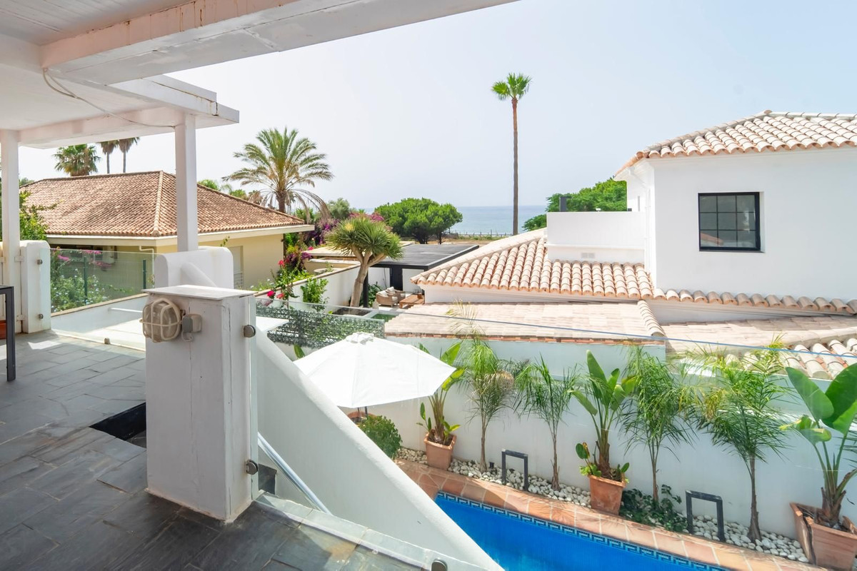 Se vende Villa - Chalet de 4 dormitorios en Costa Del Sol, Málaga, España