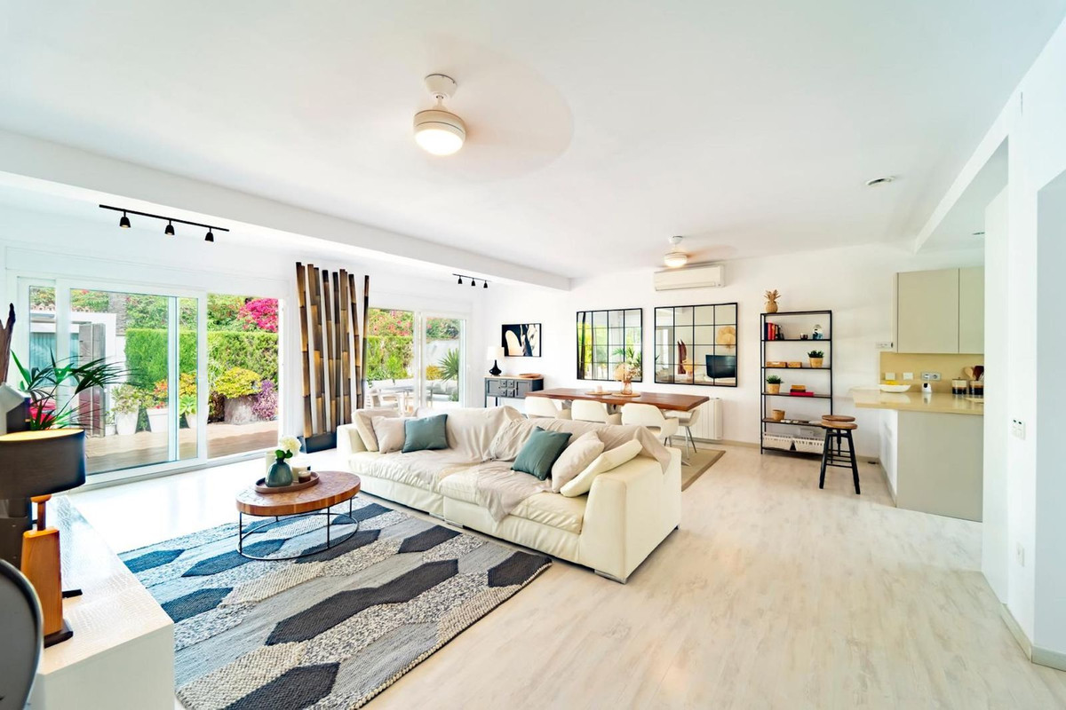 Se vende Villa - Chalet de 4 dormitorios en Costa Del Sol, Málaga, España