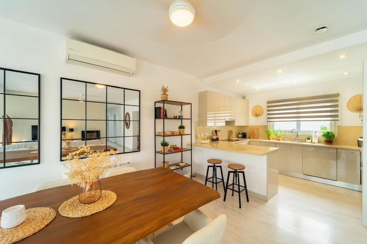 Se vende Villa - Chalet de 4 dormitorios en Costa Del Sol, Málaga, España