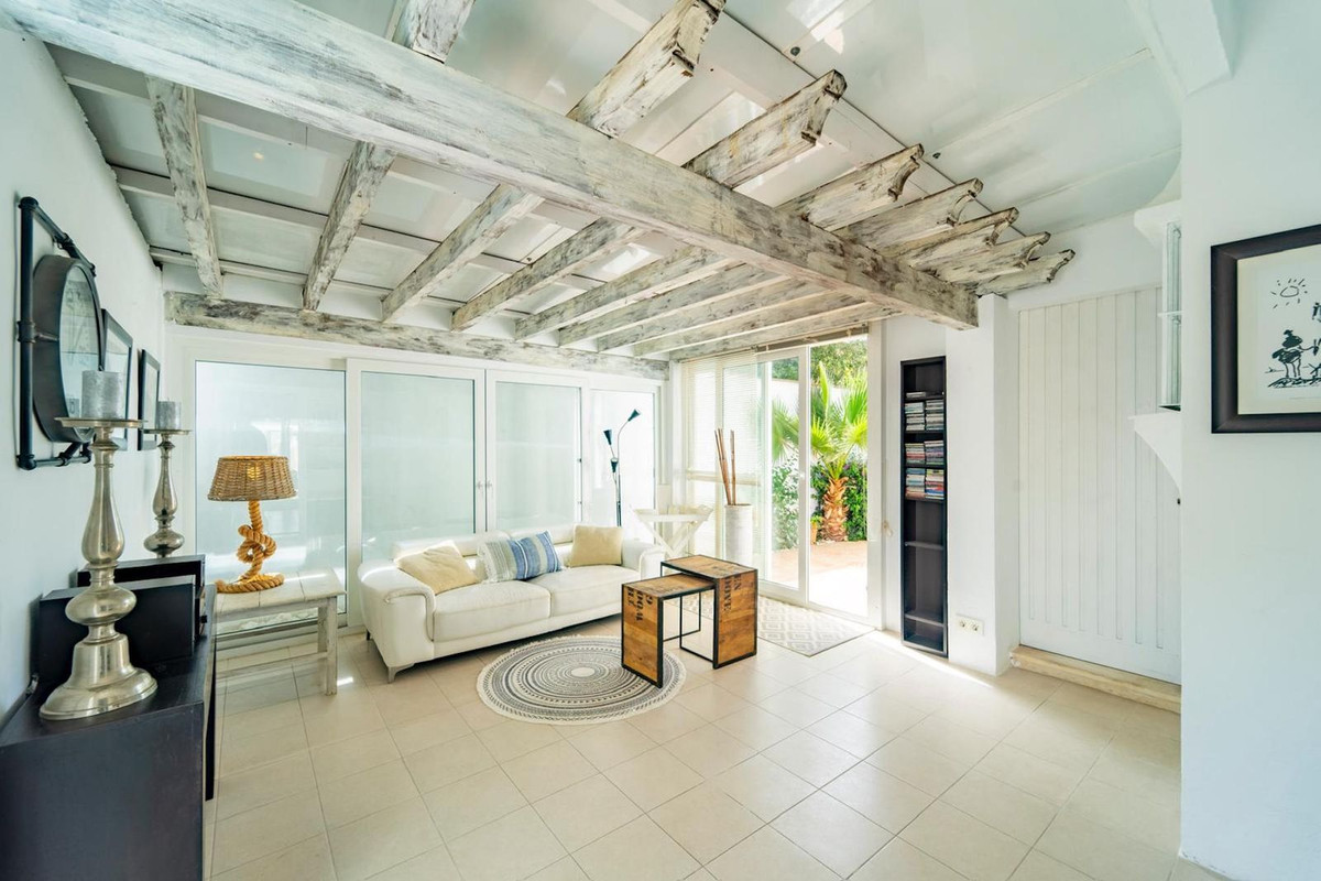 Se vende Villa - Chalet de 4 dormitorios en Costa Del Sol, Málaga, España
