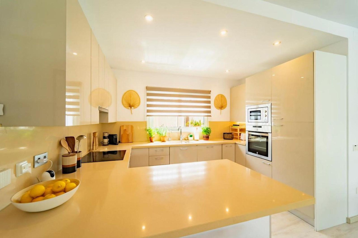 Se vende Villa - Chalet de 4 dormitorios en Costa Del Sol, Málaga, España