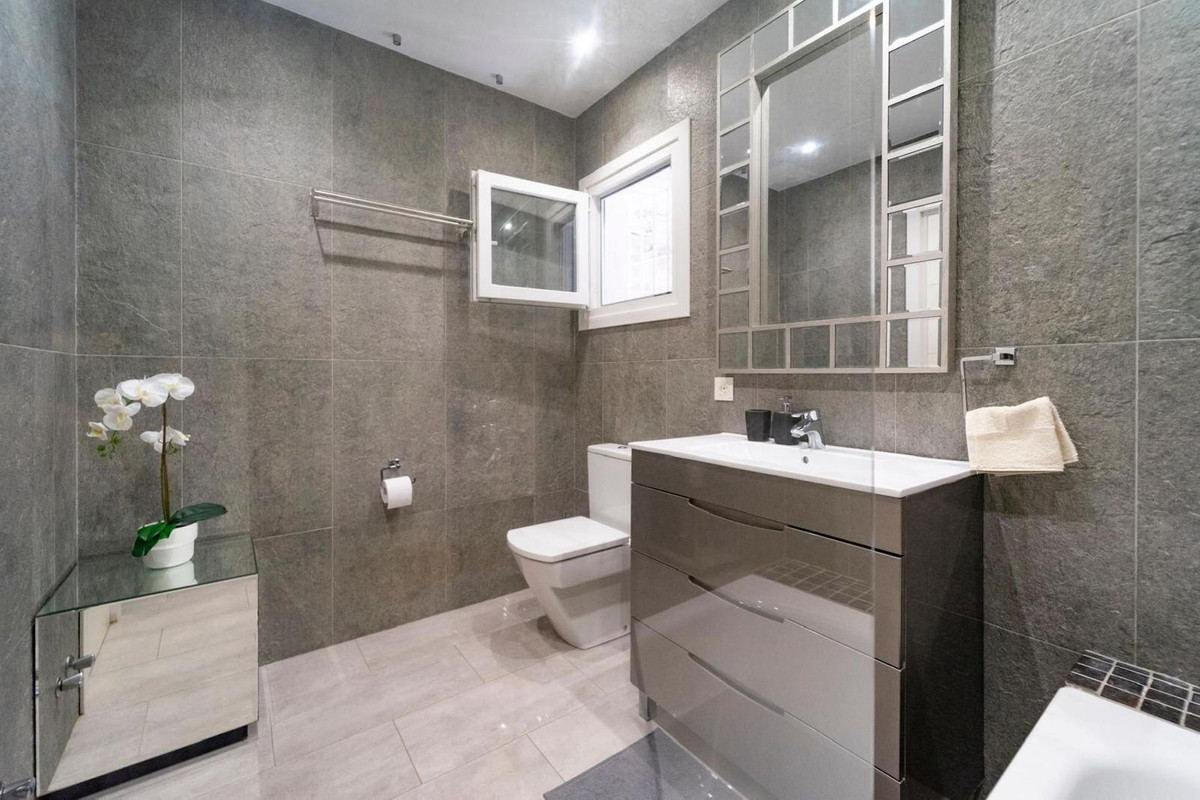 Se vende Villa - Chalet de 4 dormitorios en Costa Del Sol, Málaga, España