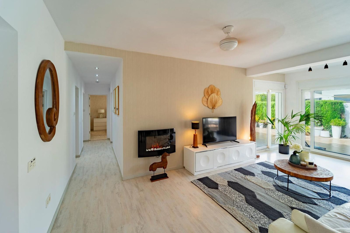 Se vende Villa - Chalet de 4 dormitorios en Costa Del Sol, Málaga, España