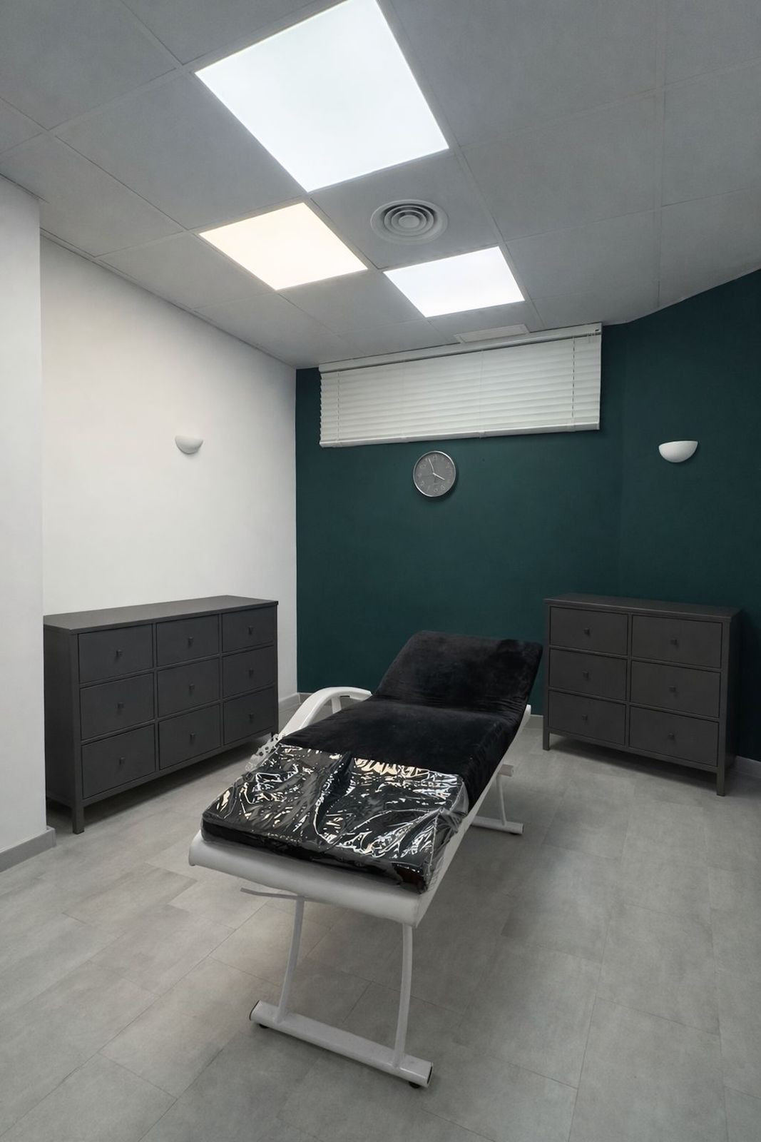Se vende Local comercial de 2 dormitorios en Costa Del Sol, Málaga, España