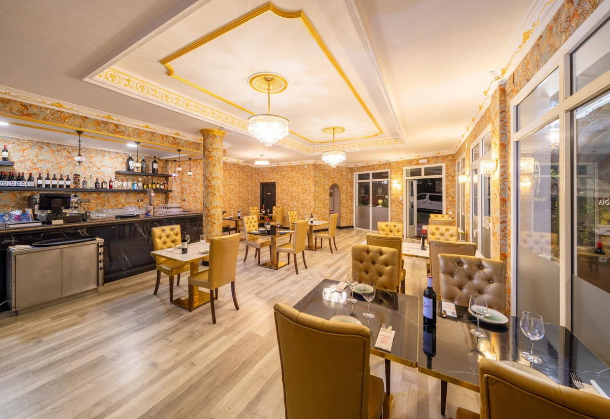 Commercial unit for sale in Elviria Costa Del Sol, Málaga, Spain