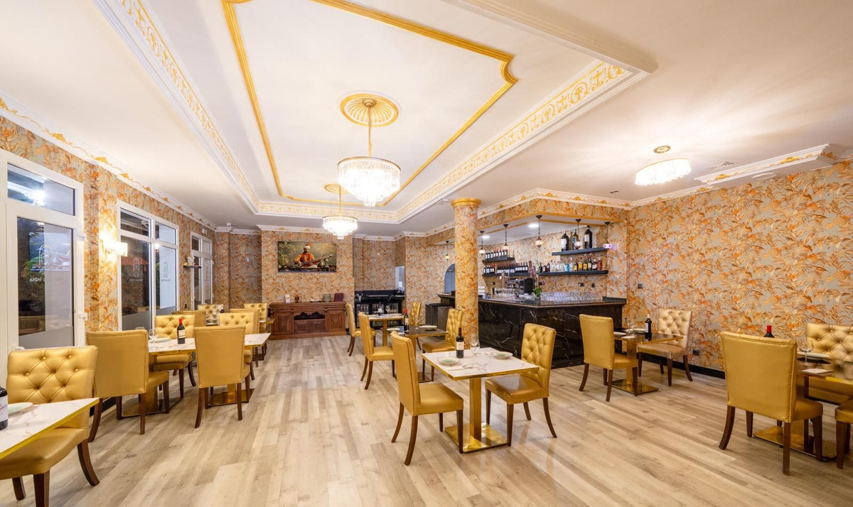 Commercial unit for sale in Elviria Costa Del Sol, Málaga, Spain