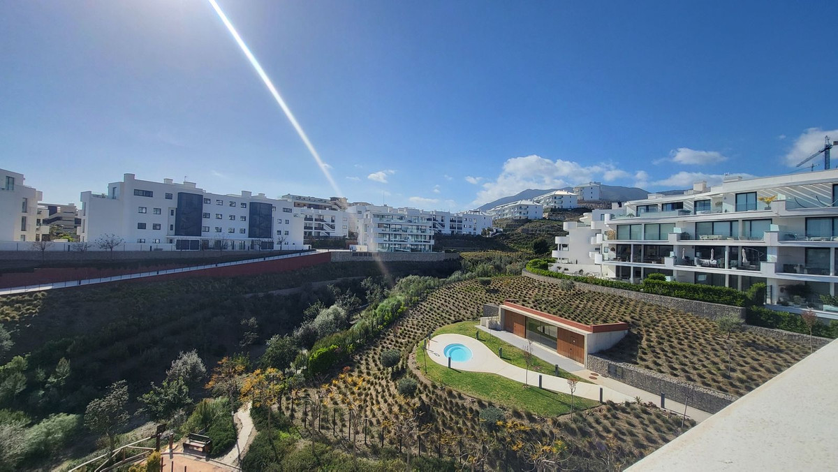 3 Bed Apartment for sale in Fuengirola Costa Del Sol, Málaga, Spain