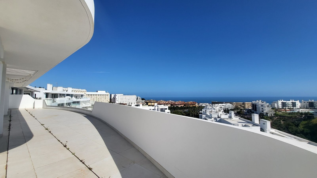 3 Bed Apartment for sale in Fuengirola Costa Del Sol, Málaga, Spain