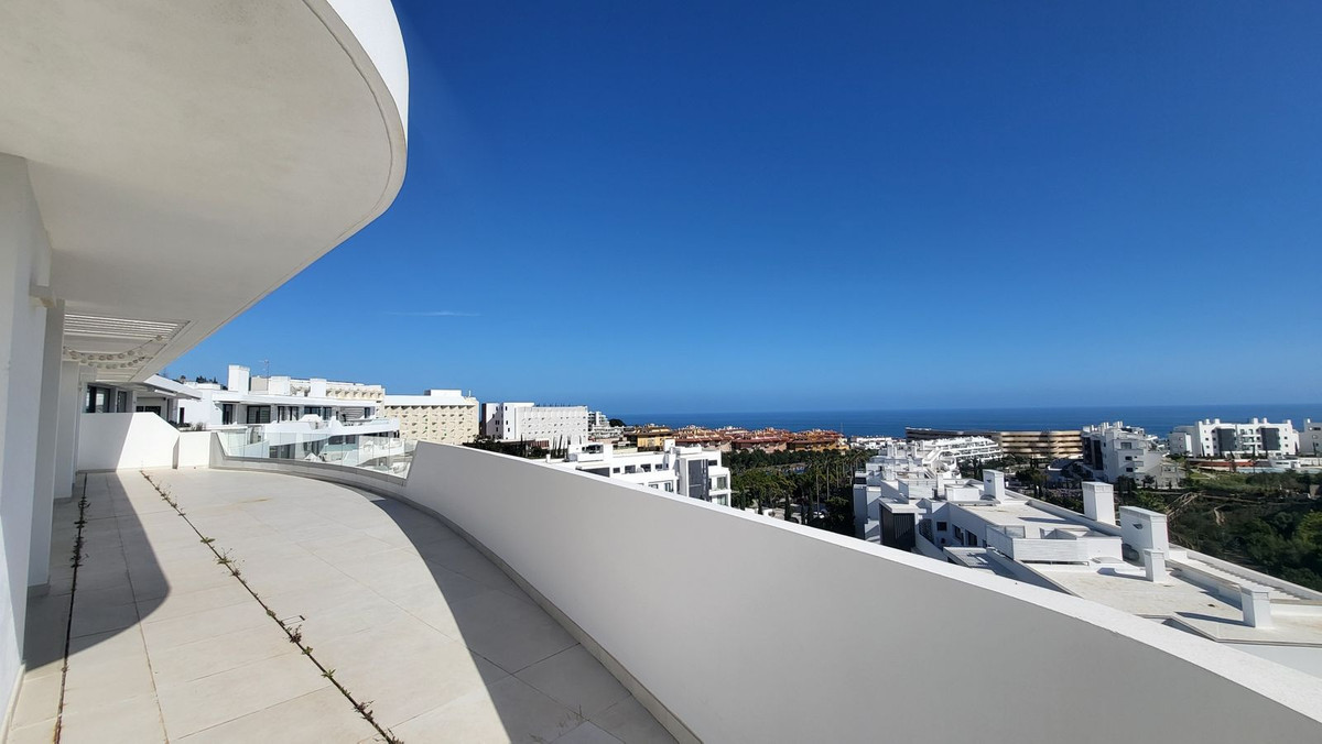 3 Bed Apartment for sale in Fuengirola Costa Del Sol, Málaga, Spain