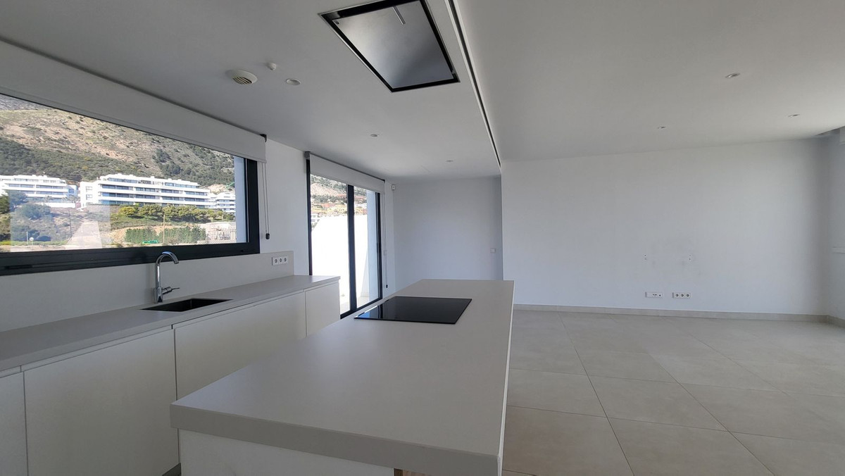 3 Bed Apartment for sale in Fuengirola Costa Del Sol, Málaga, Spain