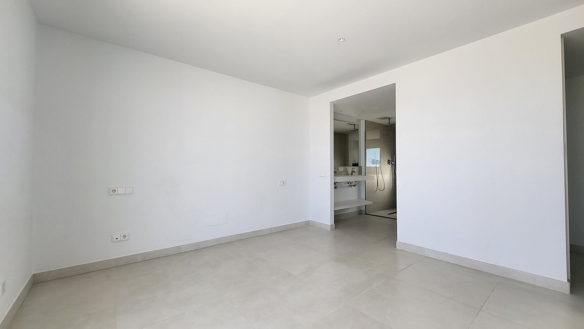 3 Bed Apartment for sale in Fuengirola Costa Del Sol, Málaga, Spain