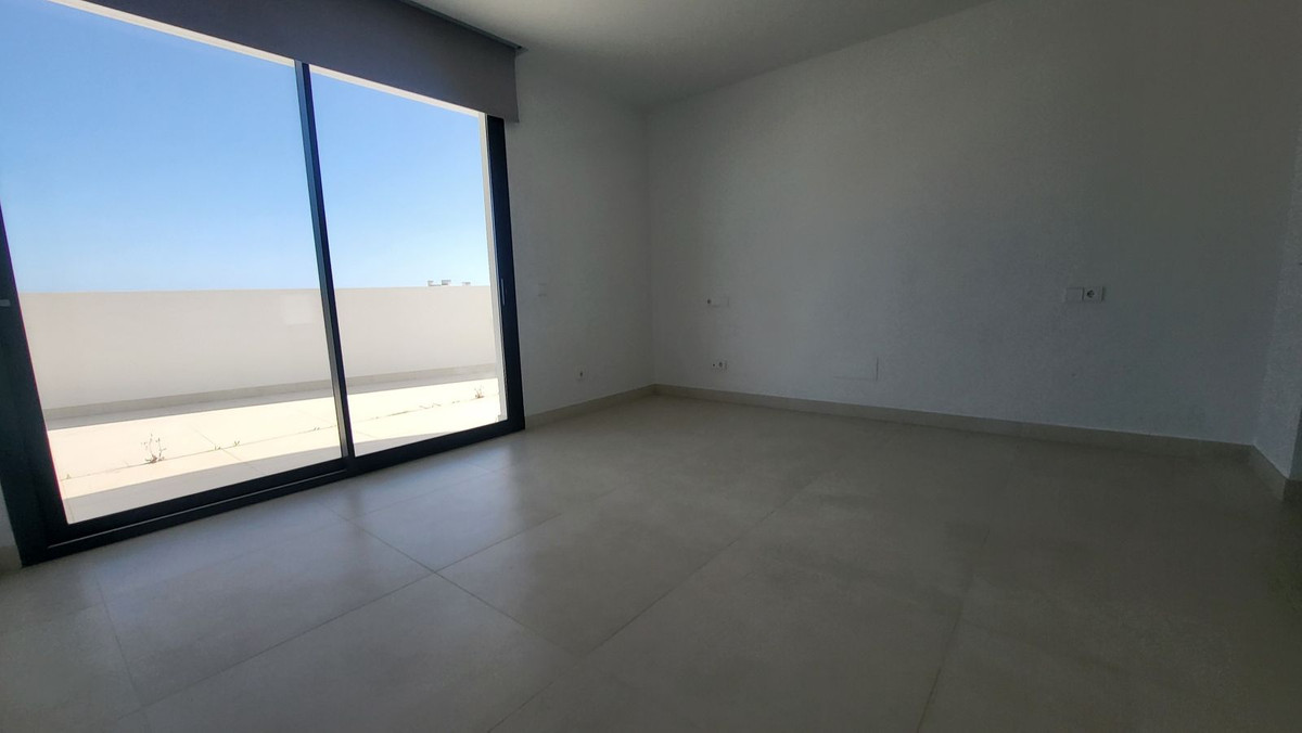 3 Bed Apartment for sale in Fuengirola Costa Del Sol, Málaga, Spain