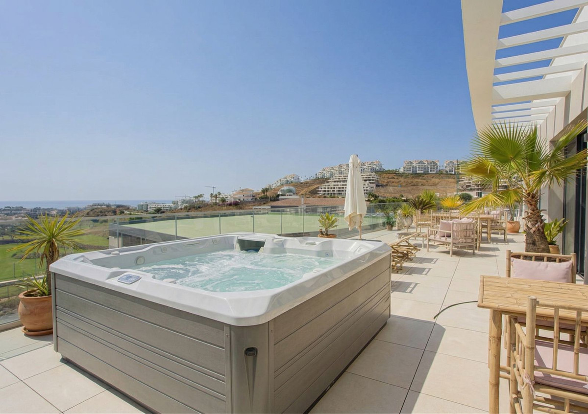 2 Bed Apartment for sale in Mijas Costa Del Sol, Málaga, Spain