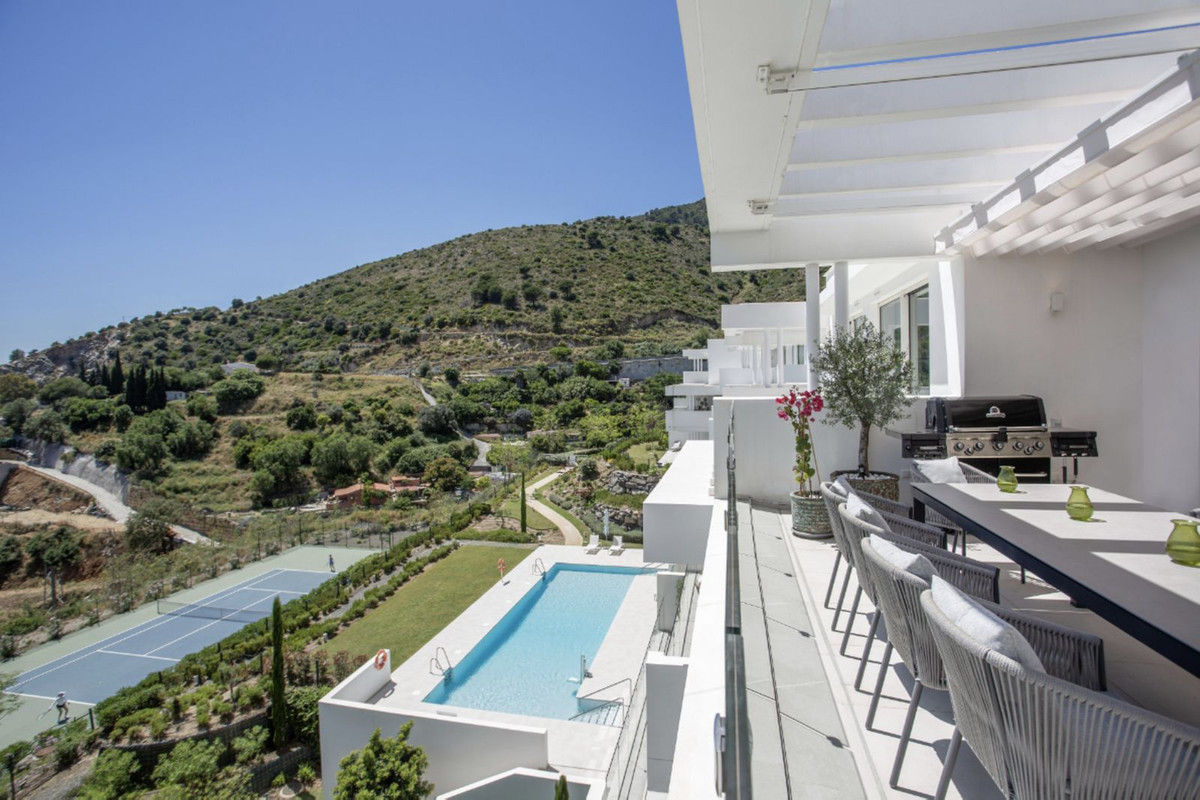 3 Bed Apartment for sale in Marbella Costa Del Sol, Málaga, Spain