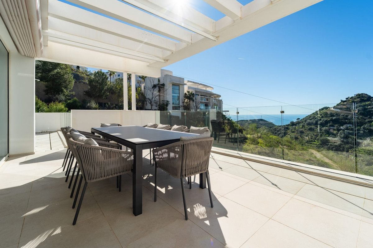 3 Bed Apartment for sale in Marbella Costa Del Sol, Málaga, Spain