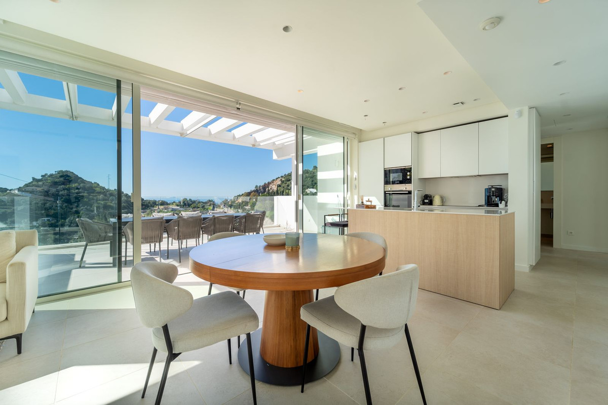 3 Bed Apartment for sale in Marbella Costa Del Sol, Málaga, Spain