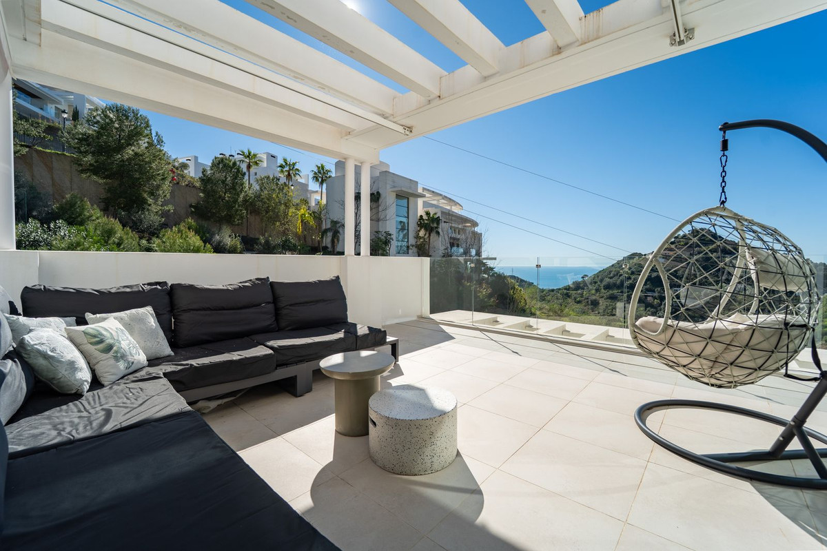 3 Bed Apartment for sale in Marbella Costa Del Sol, Málaga, Spain