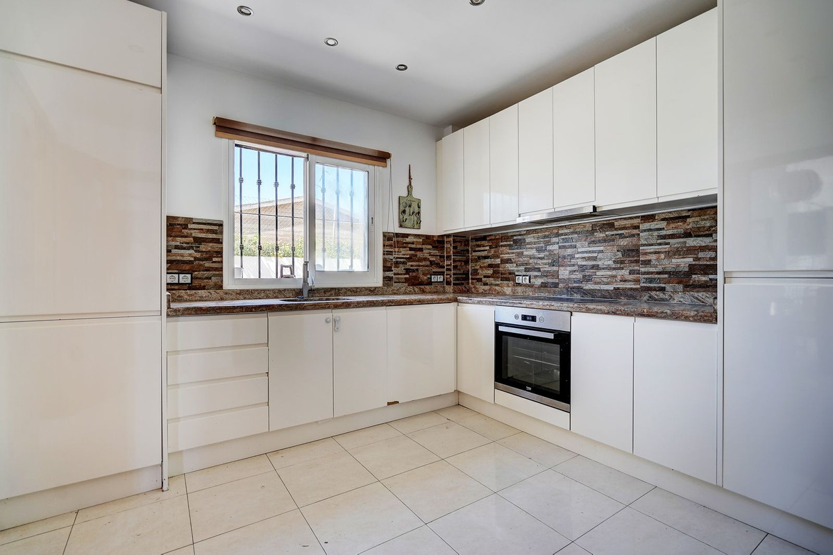 4 Bed Townhouse for sale in Torreblanca Costa Del Sol, Málaga, Spain