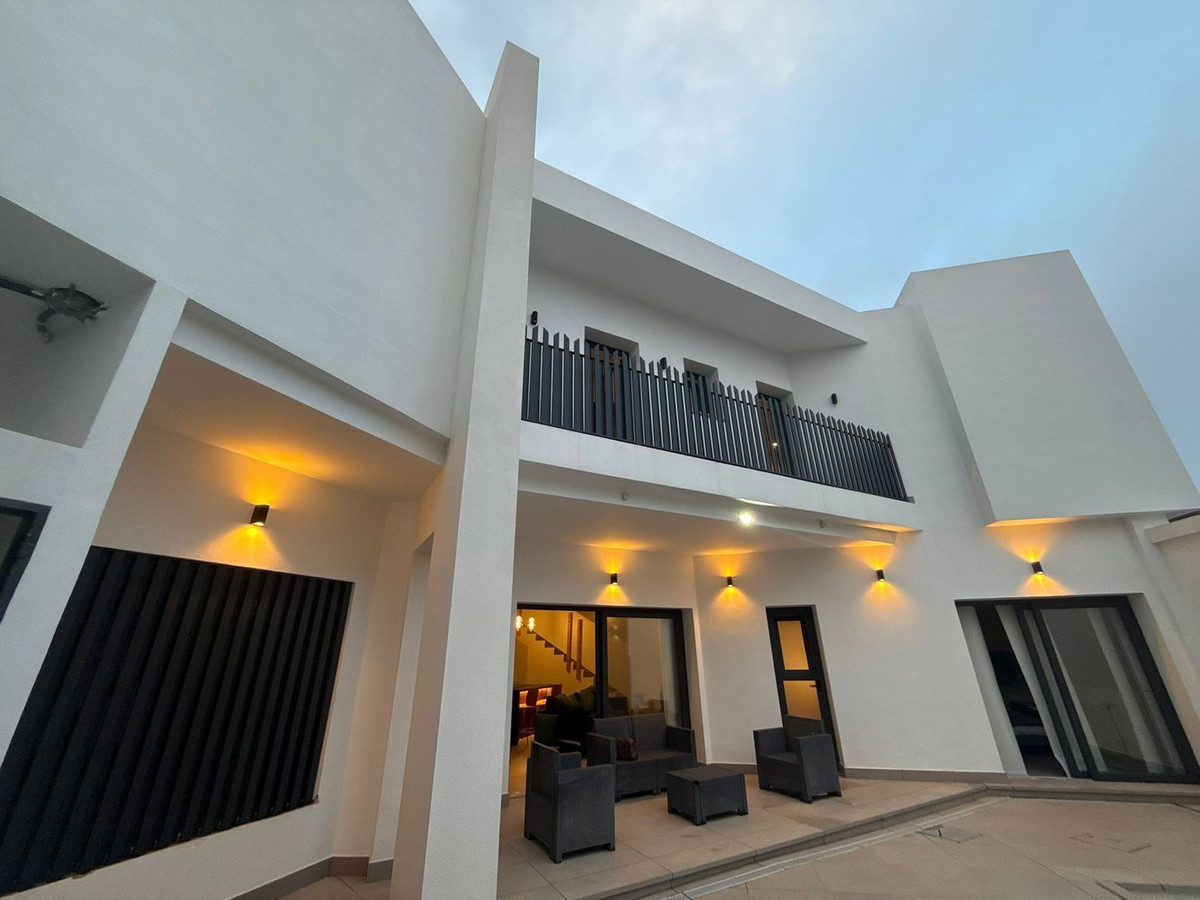 4 Bed Townhouse for sale in La Línea Costa Del Sol, Cádiz, Spain