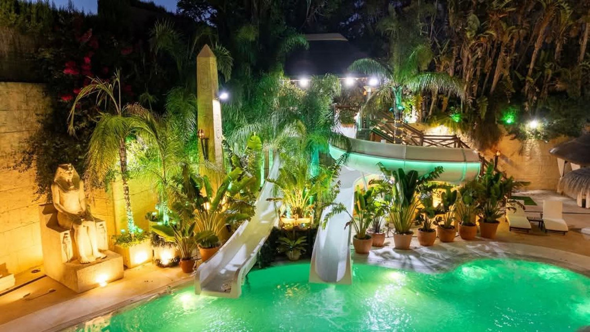 Se vende Villa - Chalet de 7 dormitorios en Costa Del Sol, Cadiz, España
