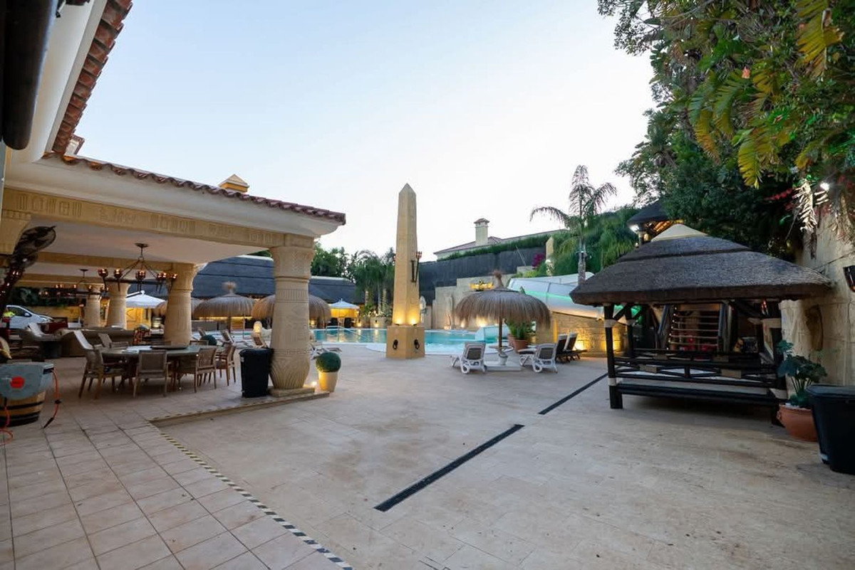 Se vende Villa - Chalet de 7 dormitorios en Costa Del Sol, Cadiz, España