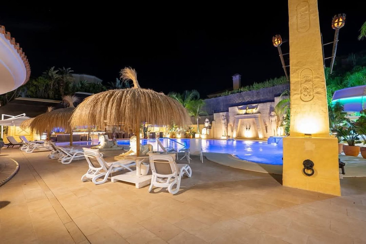 Se vende Villa - Chalet de 7 dormitorios en Costa Del Sol, Cadiz, España