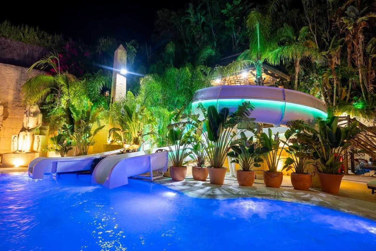 Se vende Villa - Chalet de 7 dormitorios en Costa Del Sol, Cadiz, España