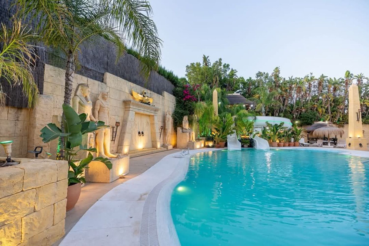 Se vende Villa - Chalet de 7 dormitorios en Costa Del Sol, Cadiz, España